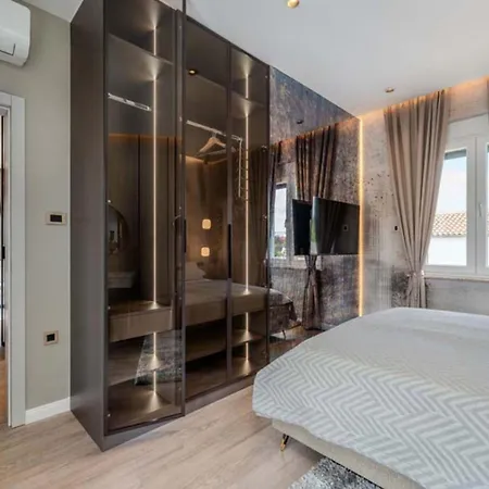 Luxury & Dijan Sukošan